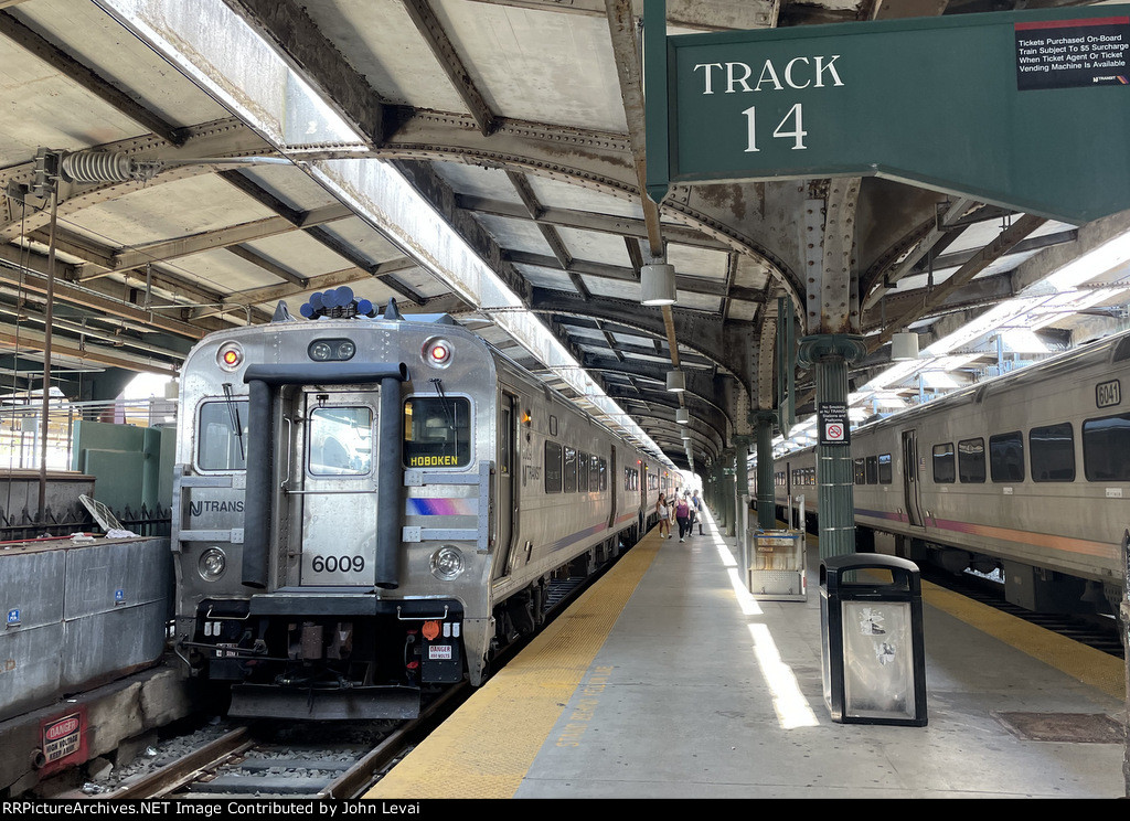 NJT Comet V Set on Track 14